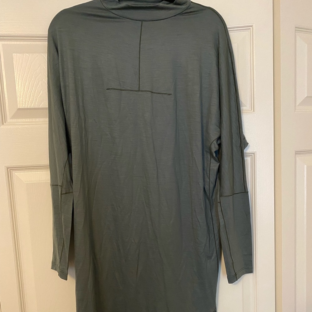 New with tags never worn LuluLemon Vindur Dress